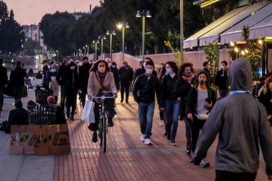 MASAT KUNDËR COVID-19 NË ITALI/ Ja vendet ku vendosen maskat dhe si mund ti shpëtosh gjobës së majme