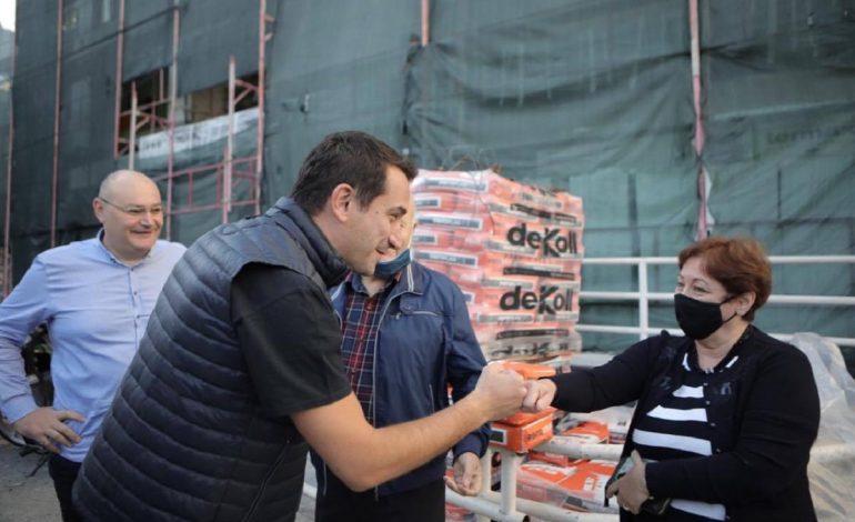 TURI NË ÇDO NJËSI/ Veliaj: Mos ngatërroni partinë me familjen. Unë jam KRENAR që jam socialist por…