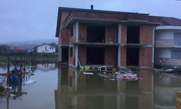 RREBESHE SHIU NË KOSOVË/ Shihni pamjet e frikshme të shtëpive nën ujë