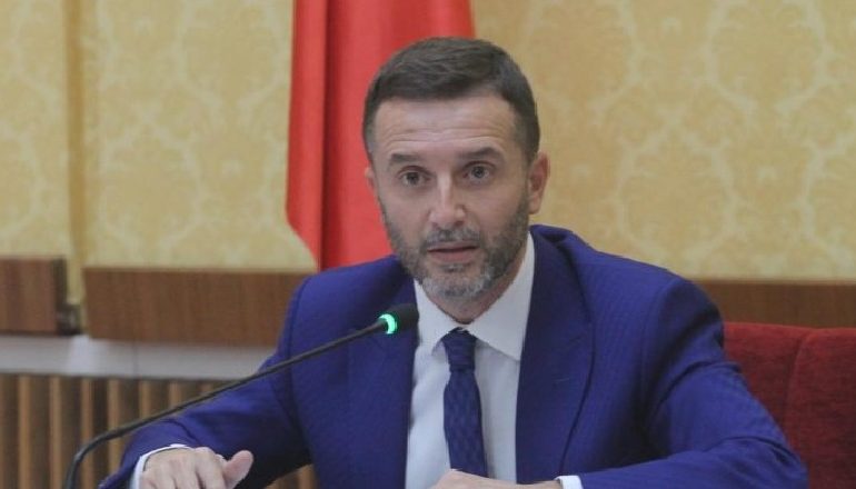 “SULMON” SHKULLAKUN/ Braçe: Ai që tregon si lac orën gënjen për qejf, nga urrejtja apo për të vrarë të vërtetën. Je i sëmurë