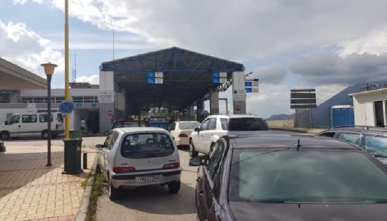 TENTOI TË KALONTE KUFIRIN ME 30 MIJË EURO…/ Ndalohet 30-vjeçarin në Kakavijë
