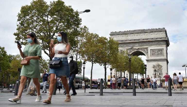 I KËRCËNUAR NGA BLLOKIMI PREJ COVID-19/ Parisi pret me frikë ditën e hënë