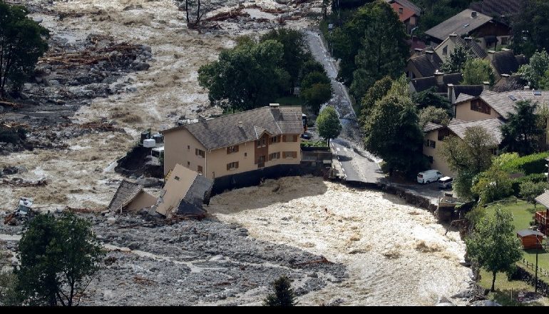 STUHIA “ALEX” VAZHDON TË GODASË/ 6 viktima në Itali dhe 2 në Francë