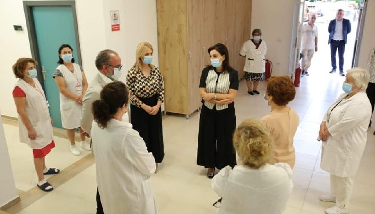 “NUK ISHTE VËNË DORË QË PREJ 1960″/ Ministrja Kushi: Gati konvikti i vajzave në Vlorë