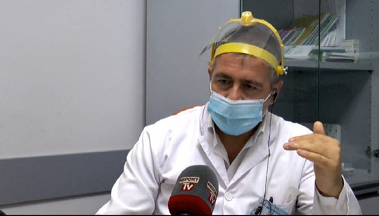 “KA RASTE KUR TAMPONI DEL NEGATIV POR PACIENTI…”/ Mjeku: Ja si duhet të ushqeheni kur infektoheni me Covid19