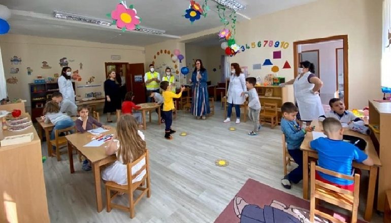 COVID SËRISH NË KORÇË/ Infektohet një edukatore, mbyllet kopshti në Maliq