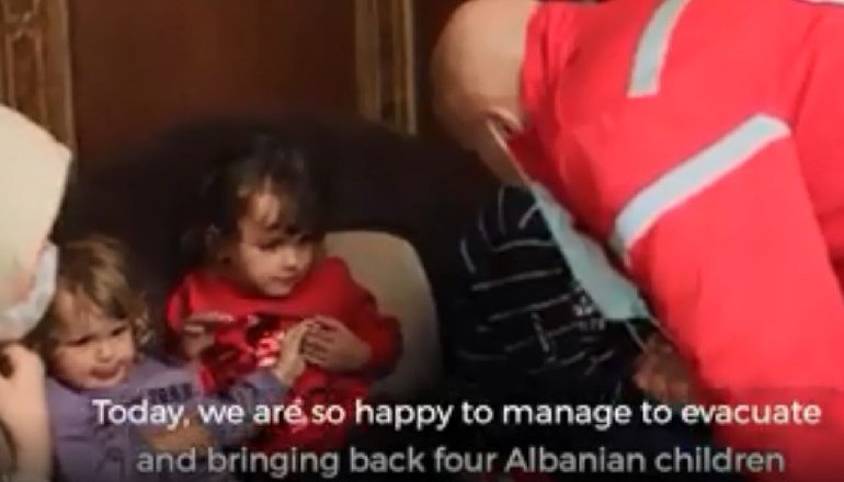 “ME PERPJEKJET E RAMËS DHE QEVERISË…”/ Gjysmëhëna e Kuqe siriane jep detajet nga operacioni i riatdhesimit të fëmijëve shqiptarë