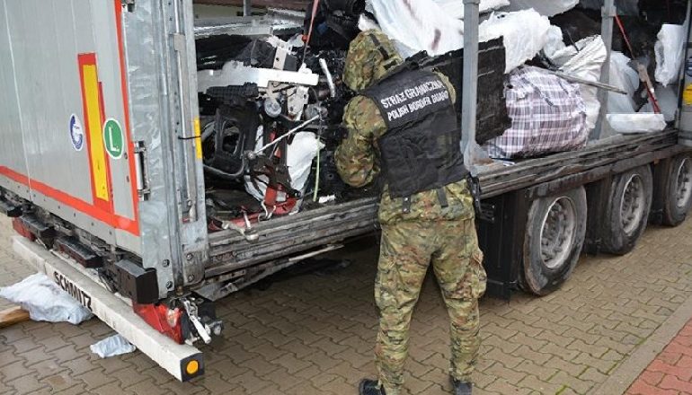 VIDHNIN MAKINA I ÇMONTONIN E MË PAS…./ Goditet grupi kriminal! Arrestohen 17 persona, mes tyre shqiptarë