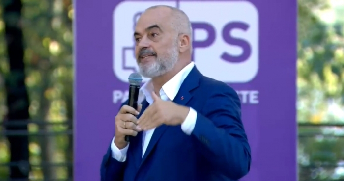 ASAMBLEJA E PS/ Rama IRONIZON premtimet e Bashës: Do e pastrojë qytetin me fshesën e Monikës. Dritat mos i paguani se do na ndriçojë Saliu me Metën