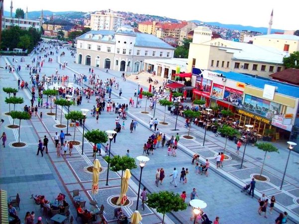 PRITET TË HYJË NË FUQI/ Hyrja në Prishtinë bëhet me pagesë, duhet të paguajnë edhe qytetet e tjera të Kosovës