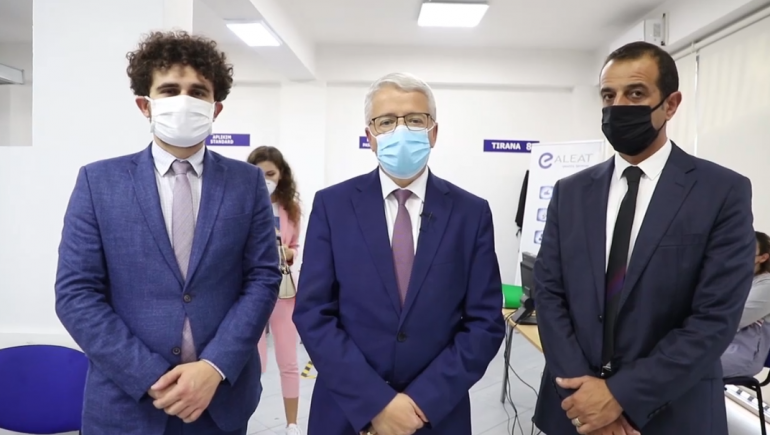 SKADIMI I KARTAVE ID/ Lleshaj THIRRJE qytetarëve: Aplikoni sa më shpejt, evitoni radhët e fundvitit, mund ta bëni në çdo zyrë