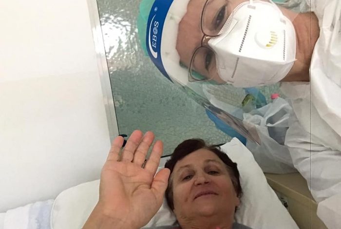 “MAMI SOT ËSHTË MIRË FALË JUSH…”/ Qytetarja bën dedikimin emocionues për mjekët e INFEKTIVIT
