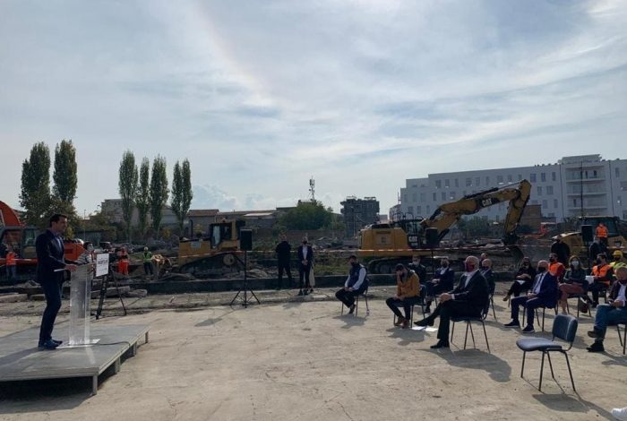 NDËRTIMI I 11 PALLATEVE TEK “5 MAJI”/ Veliaj: Do të jetë lagja më e bukur në Shqipëri…