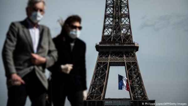 EUROPA PËRBALLË VALËS SË DYTË TË COVID-19/ Franca vendos gjendjen e alarmit, Çekia rikthen emergjencën, ja vendi që rrezikon mbylljen