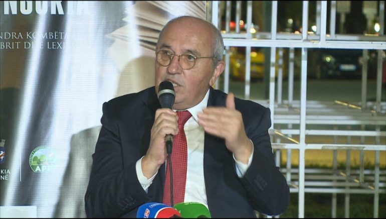 SKUALIFIKIMI I KLEVIS BALLIUT/ Besnik Mustafaj: Këtu respektohet pushteti më shumë se dija
