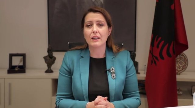 MAMOGRAFI FALAS GJATË GJITHË TETORIT/ Manastirliu apel për gratë: Kontrolli i gjirit të shpëton jetën