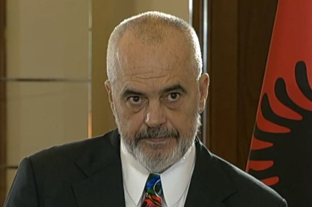 “DY VENDEVE NUK IU LEJOHET…”/ Rama batuta me zyrtarin e lartë amerikan: Ambasadorja Kim nuk e vuan fare që ndodhet e izoluar në Shqipëri