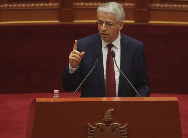 DEBAT NË KUVEND/ Lleshaj i kthehet keq Murrizit: Harroje se mund të bësh politikë me policinë! Ke dështuar, me mua e ke të vështirë të trashësh zërin
