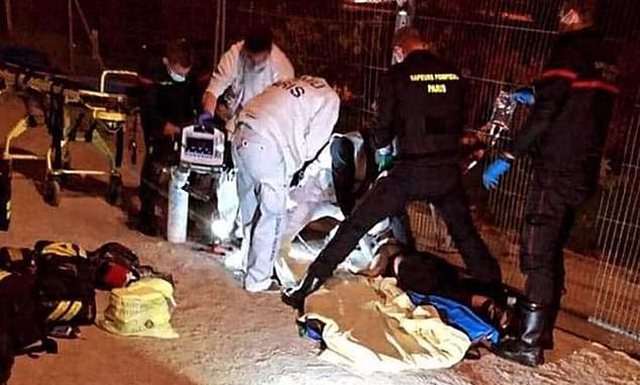 SHOKUESE/ Theren me thikë dy gra myslimane në mes të Parisit (FOTO)