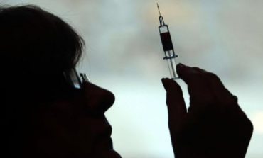 COVID-19/ Shkencëtarët paralajmërojnë: Nxitimi për një vaksinë, mund të shkaktojë pengesa në trajtimin...