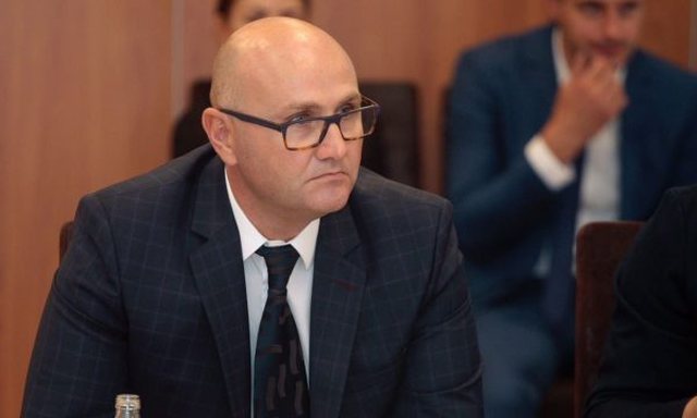 NË KËRKIM PËR KORRUPSION/ Arrestohet në Rinas ish-drejtori i Hidrokarbureve në AKBN