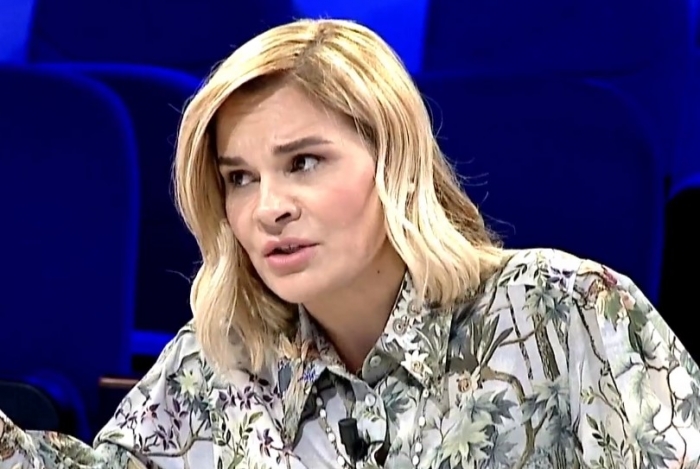 PASI THA SE NUK E BESONTE/ Kryemadhi këshillon qytetarët si të mbrohen nga COVID-19: Mos u puthni buzë më buzë