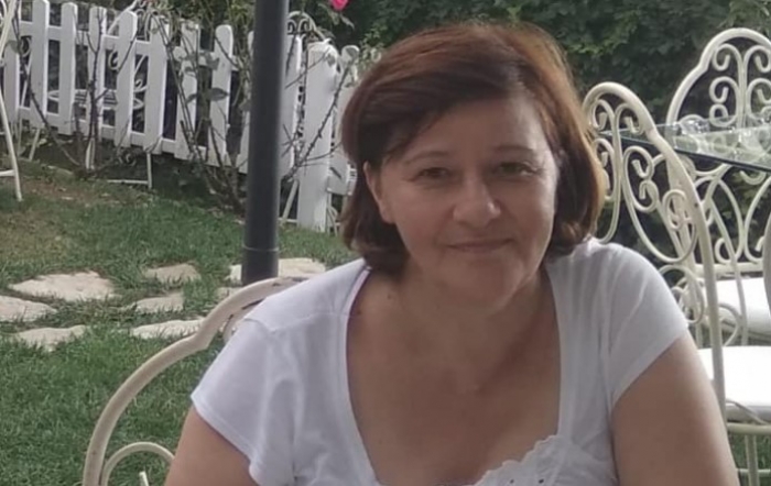 E TRISHTË/ Ndërron jetë nga COVID-19 Majlinda Ilirjani, kishte 30 vjet që punonte si mami në spitalin e Elbasanit