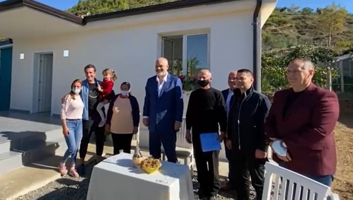 RINDËRTIMI/ Rama batuta me qytetarin në Baldushk: Të hënën në mëngjes, Lali të gjejë lopën që kishe ose tjetër si ajo