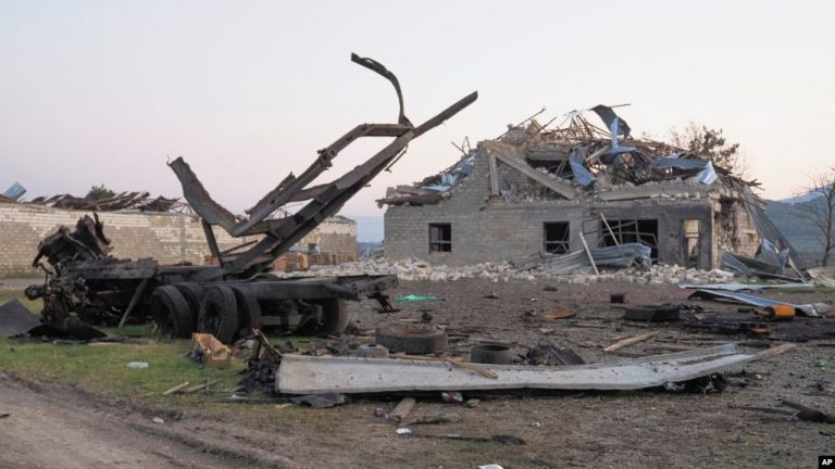 QINDRA VIKTIMA NGA LUFTA ARMENI-AZERBAJXHAN/ Raportohet për zjarr artilerie në rajonin “e nxehtë” Nagorno-Karabakh