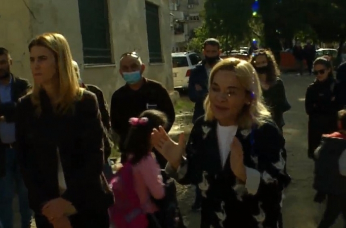 THIRRJE PËR REBELIM? Kryemadhi-banorëve të Kombinatit: Mos dilni nga shtëpitë pa kontratë me shtetin, kërkoni…