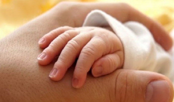 SHOKUESE/ Foshnja rezulton pozitive me COVID-19, nëna e braktis në spital
