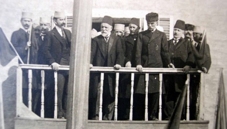 HISTORIA E DËRRALLAVE/ Gjyshi i dha arkën me flori Ismail Qemalit që e emëroi ministër të Luftës, kurse babai u burgos dhe shiste nallane në Shkodër…