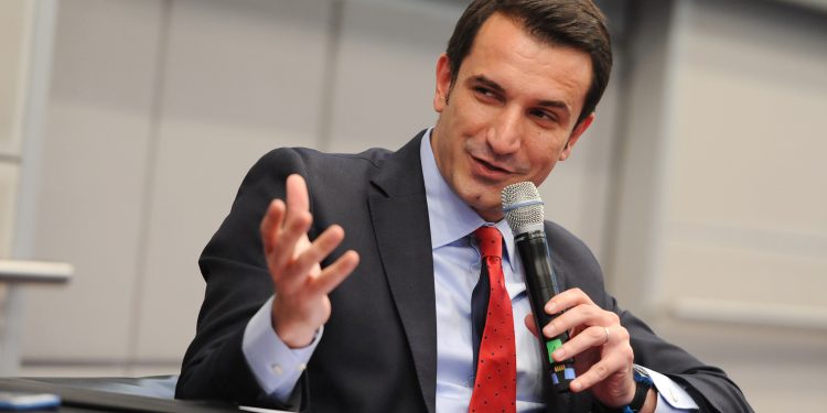 “THUMBON” BASHËN/ Veliaj: Si ministër fale detin, vodhe Rrugën e Kombit, t’u vranë 4 protestues… Ik në Holandë
