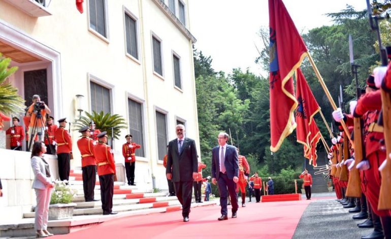 ZBARDHET AXHENDA E TAKIMIT TË 2 QEVERIVE/ Nga pritja e delegacionit kosovar tek konferenca e përbashkët Hoti-Rama