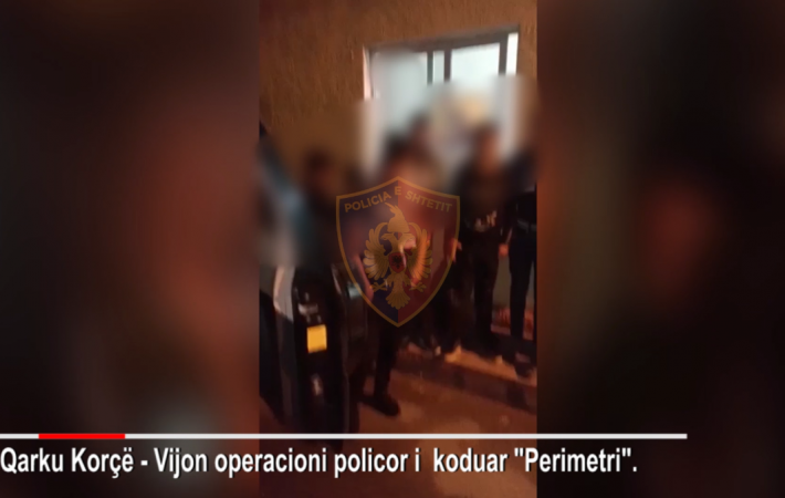 S’IU BINDËN URDHËRIT PËR TË NDALUAR/ Policia iu vihet nga pas dhe arreston 3 persona në Korçë, çfarë iu gjen në mjete