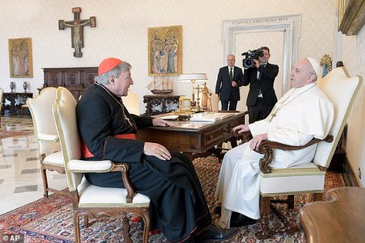 KATËR ROJE TË PAPA FRANCESKUT POZITIVË ME COVID-19/ Vatikani: Po monitorojmë situatën në vazhdimësi