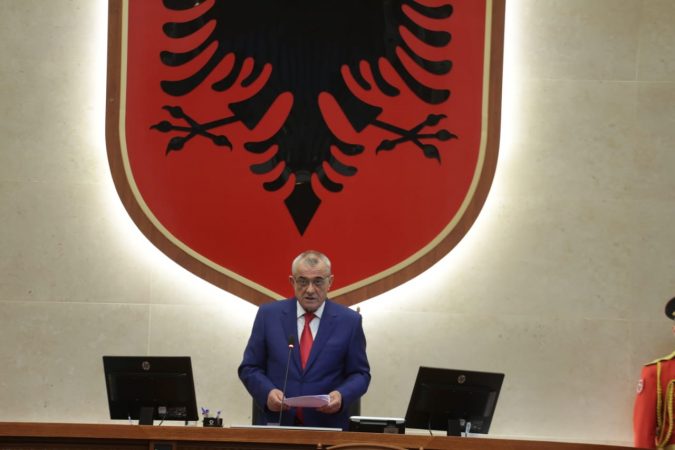 PREZANTON NË PARLAMENT KOMISIONERIN PËR ZGJERIMIN VARHELYIN/ Ruçi: Brenda këtij viti do të ngremë Gjykatën Kushtetuese