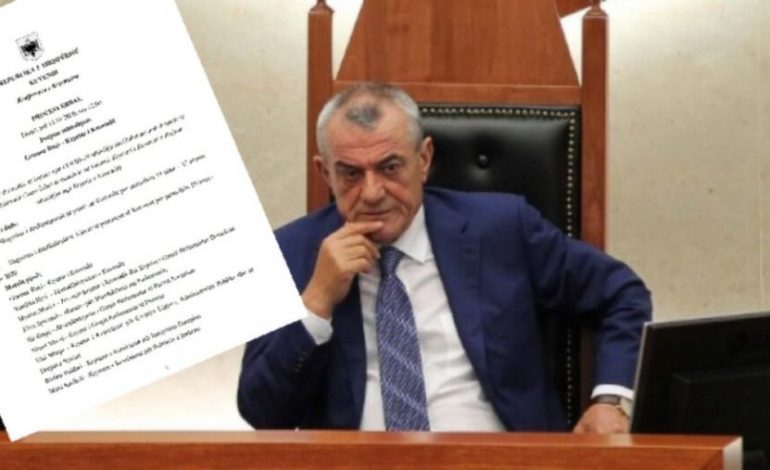 U TËRHEQ VËMËNDJEN DEPUTETËVE NË MBLEDHJEN ONLINE/ Ruçi: Askush të mos flasë nga makina…