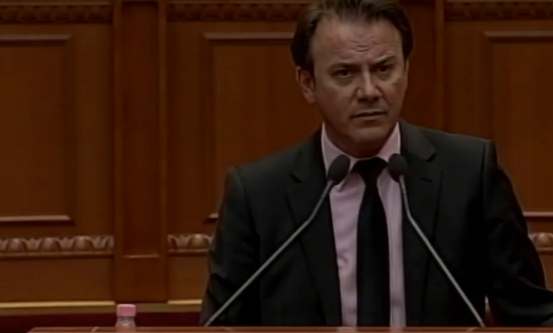 KODI ZGJEDHOR/ Gjoni kujton sherrin me Valterin: E shikon që kisha të drejtë? Kanë luajtur dhe janë tallur me…