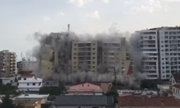 SHPËRTHIM I FUQISHËM/ Momenti kur hidhet në erë me 130 kg EKSPLOZIV pallati 14 katësh në Durrës (VIDEO)