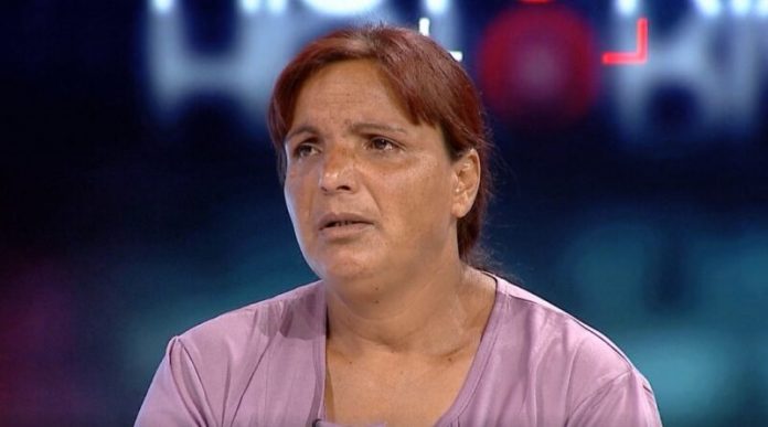 HISTORIA E RRALLË/ U ngatërrua në maternitet, gruaja e gjen nënën biologjike në treg