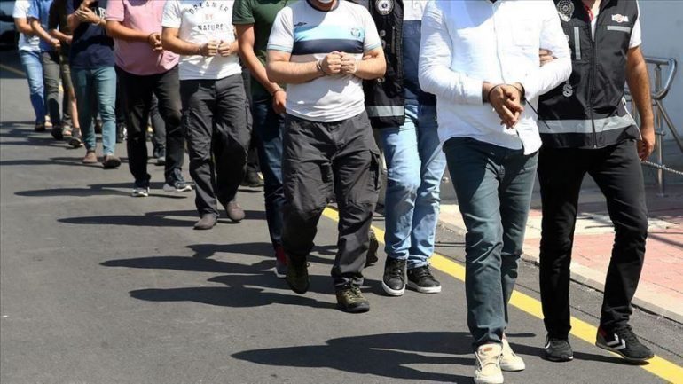 OPERACION ANTITERRORISTE/ Turqia vazhdon arrestimet e anetarëve të FETO-s, në pranga 13 të dyshuar