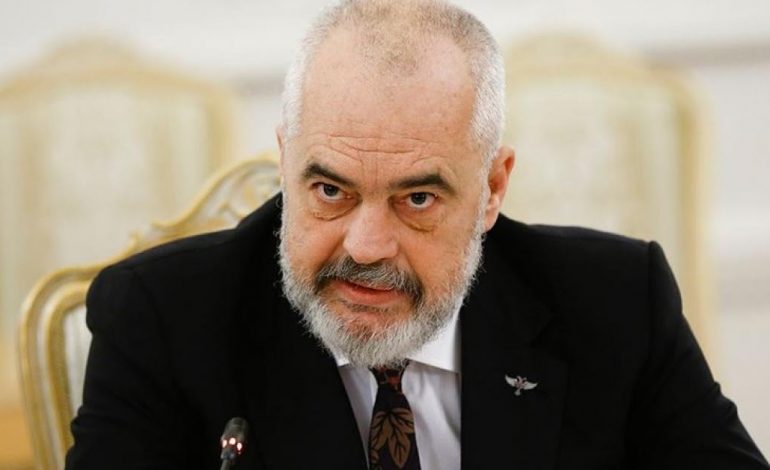 “SPEKTAKËL I PUNËS SË PANDALSHME”/ Rama publikon pamjet mbresëlënëse nga Rruga e Kombit. Mesazhi