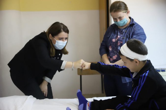 JEP LAJMIN E MIRË/ Manastirliu: Realizohet për herë të parë implanti koklear falas për fëmijët