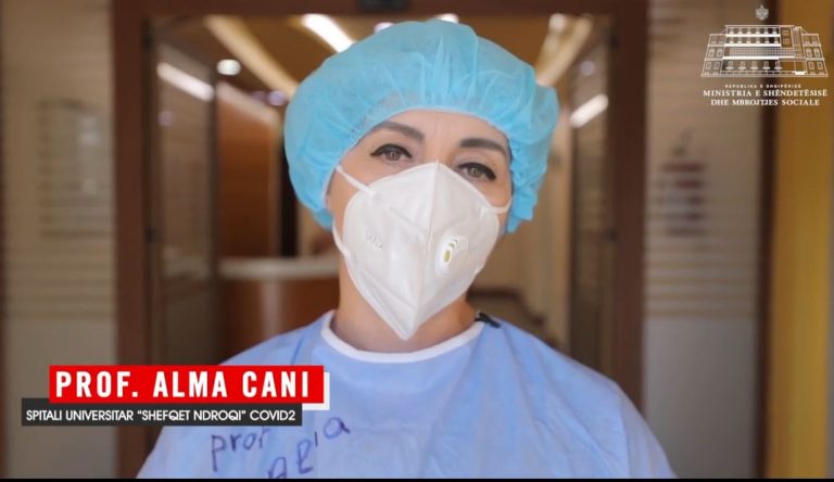 VIDEOMESAZH/ Mjekja e “Shefqet Ndroqit” thirrje qytetarëve: Bëni kujdes, numri i pacientëve në spital po rritet çdo ditë