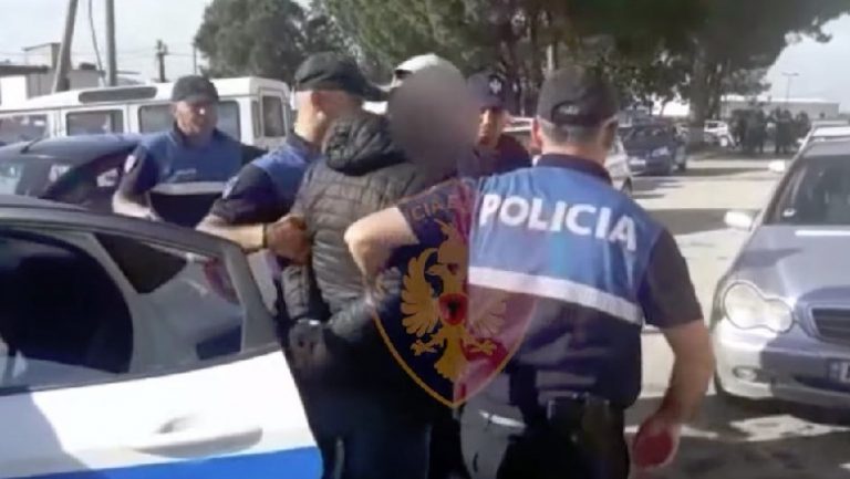 PO TRANSPORTONTE BIMË NARKOTIKE ME FUGON/ Arrestohet nga “Shqiponjat” efektivi i policisë në Gjirokastër dhe një 16-vjeçar