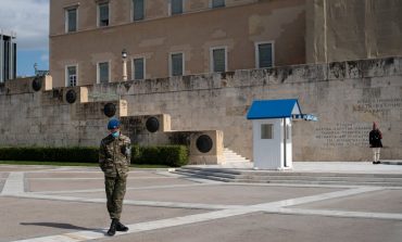 PARANDALIMI I PËRHAPJES SË COVID-19/ Vendoset ora policore në Athinë dhe qytete të tjera greke