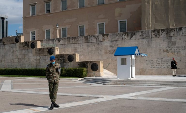 PARANDALIMI I PËRHAPJES SË COVID-19/ Vendoset ora policore në Athinë dhe qytete të tjera greke