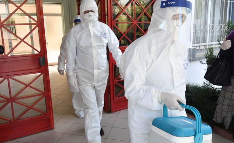 COVID-19 NË BERAT/ 2 edukatore dhe 1 sanitare pozitive, mbyllet kopshti, të prekur edhe 11 pensionistë