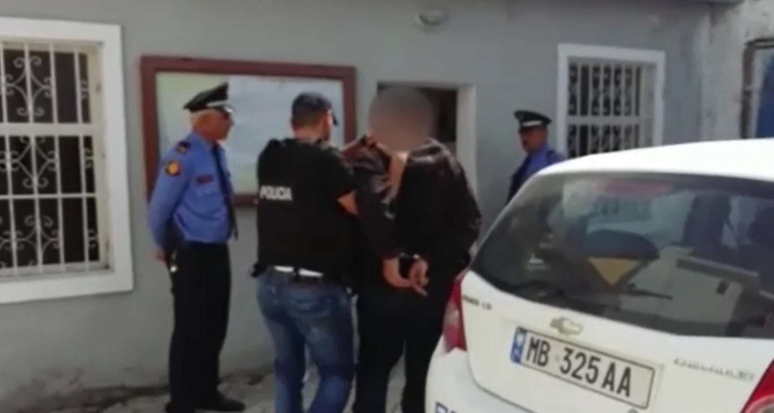 NË KËRKIM PËR VRASJE E PLAGOSJE/ Arrestohen dy persona në Maliq (EMRAT)
